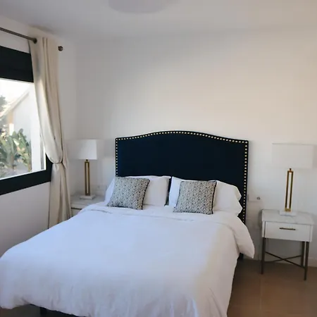 Feriehus Luxury 3-bed Townhouse With Pool, El Paraiso Marbella *