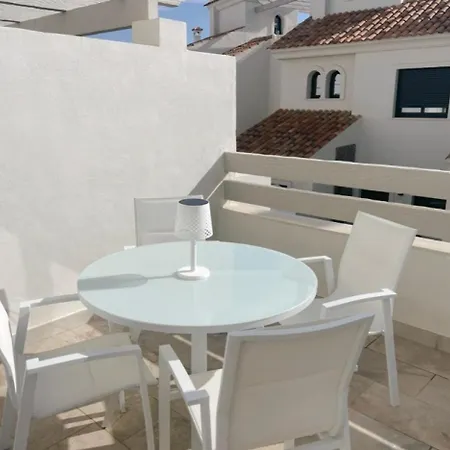Luxury 3-bed Townhouse With Pool, El Paraiso Marbella Feriehus Estepona