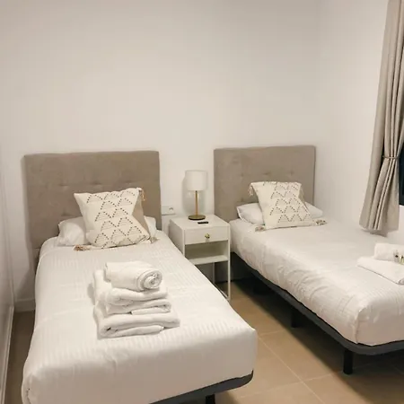 Feriehus Luxury 3-bed Townhouse With Pool, El Paraiso Marbella *