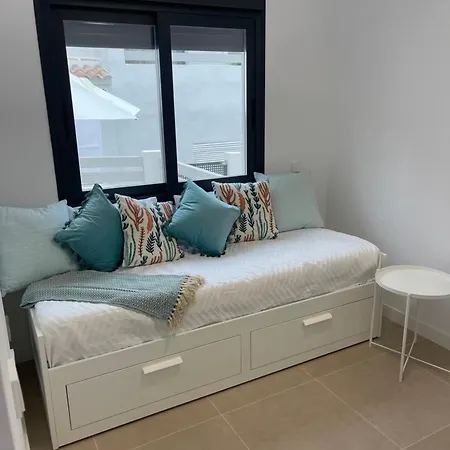 Luxury 3-bed Townhouse With Pool, El Paraiso Marbella Feriehus Estepona