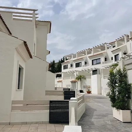 Feriehus Luxury 3-bed Townhouse With Pool, El Paraiso Marbella *