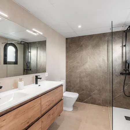Luxury 3-bed Townhouse With Pool, El Paraiso Marbella Feriehus Estepona