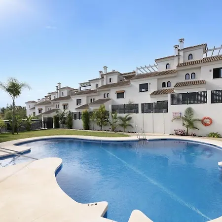 Feriehus Luxury 3-bed Townhouse With Pool, El Paraiso Marbella *